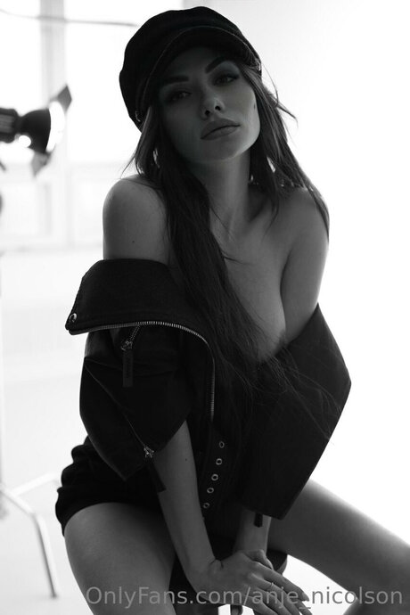 Anje Nicolson pornographic model picture