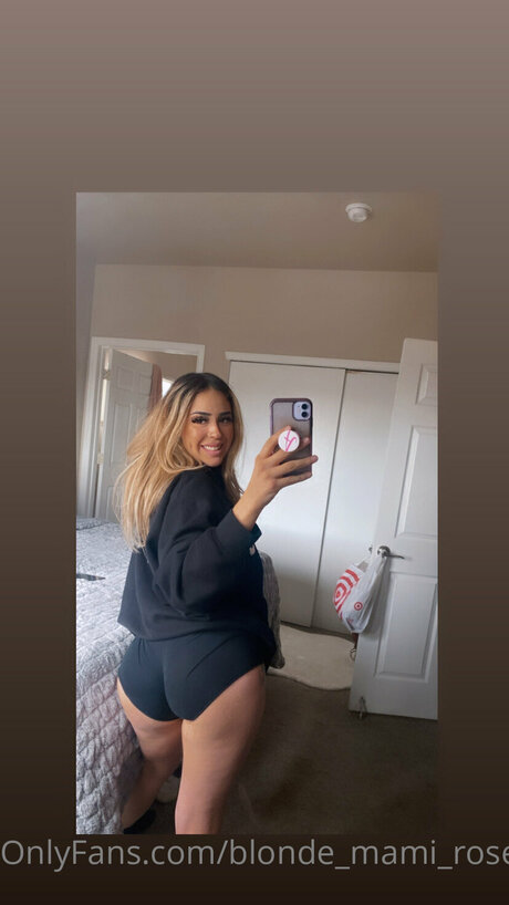 Blonde Mami Rose model naked photo