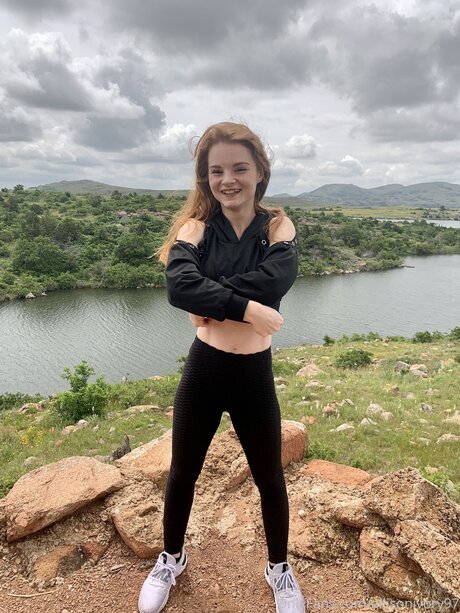 Allisonivory97 pornstar sex photos