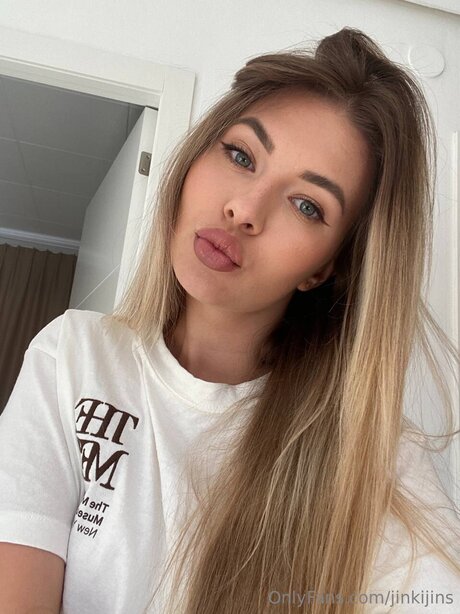 Jinkijins model pics