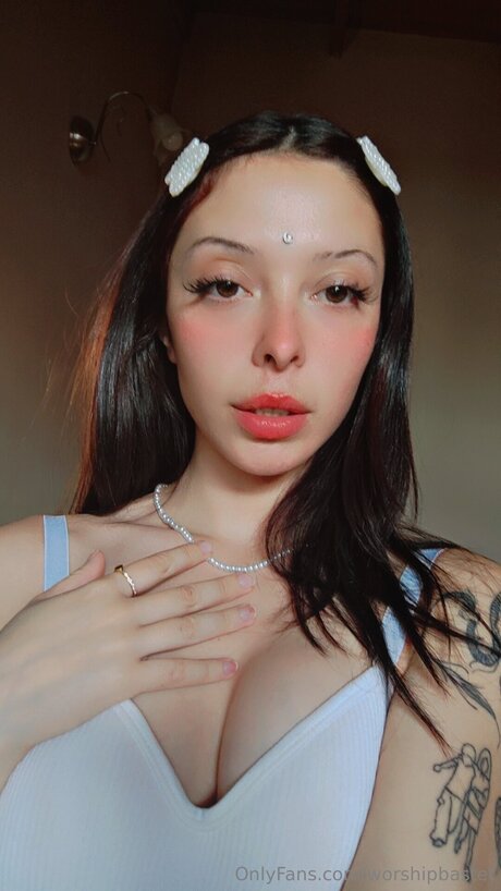 Worshipbastet top model pic