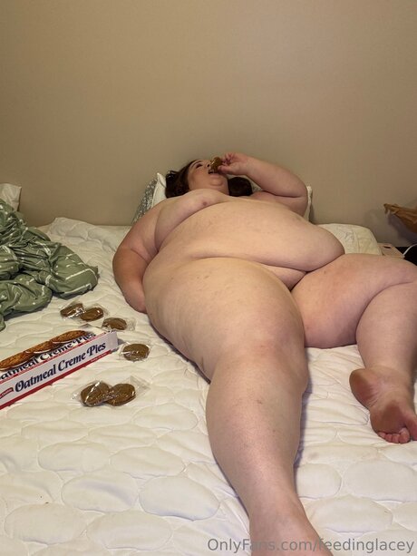 Feedinglacey adult star img