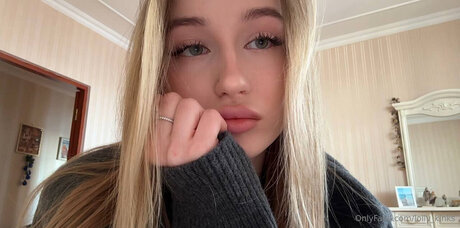 Lolly Kinks naked actress photo