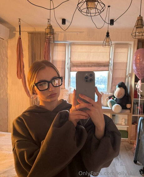 Lolly Kinks pretty actress galleries