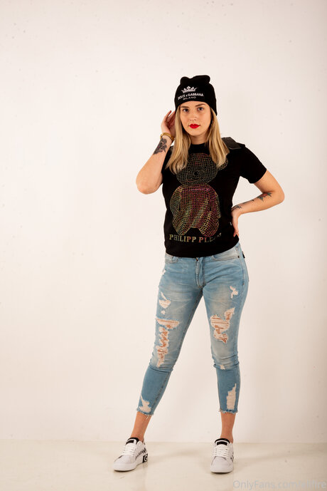 Elifire model nude images