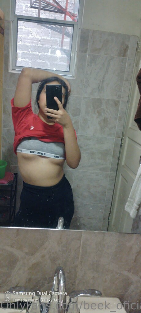 Beek Oficial model nice pics