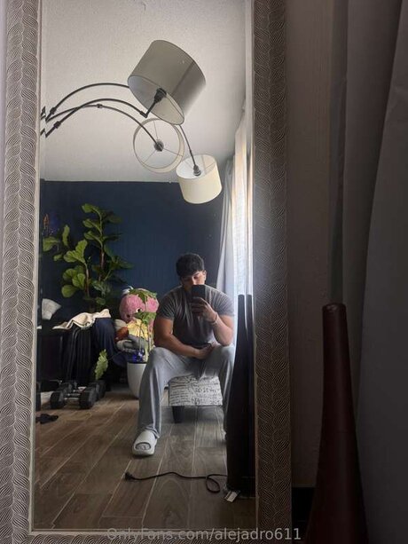 Alejadro611 model adult picture