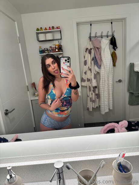 Laylarayaa hot actress img