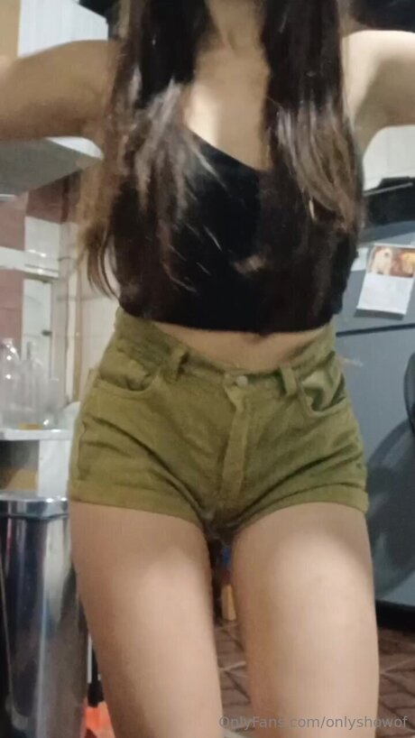 Onlyshowof perfect model pic