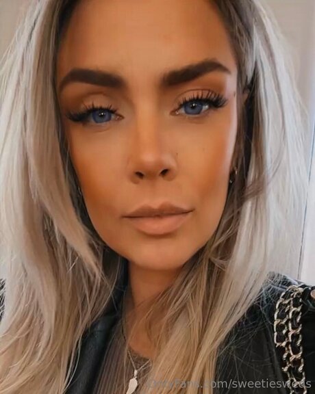 Sweetiesweds free model photo