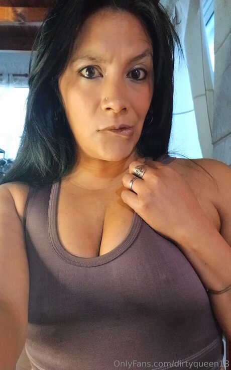 Dirtyqueen18 model top pic