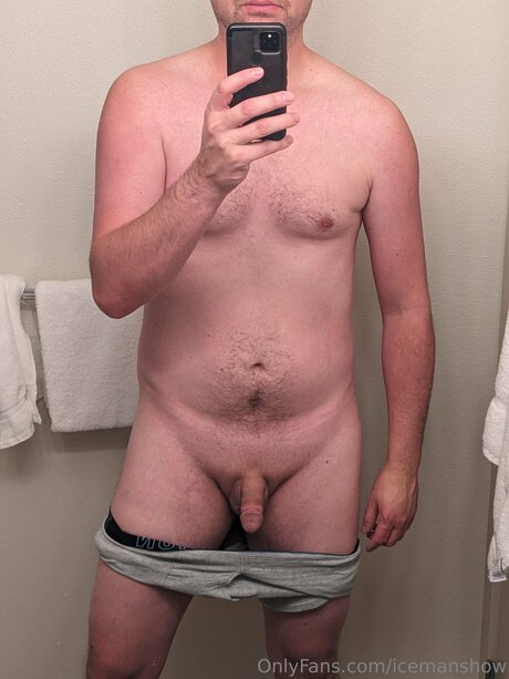 Icemanshow nude model image