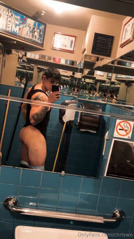 Chriswo model naked picture