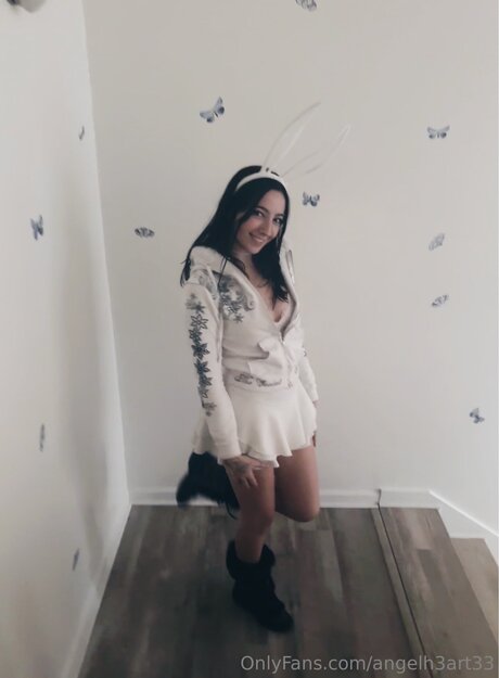Angelh3art33 adult model pic