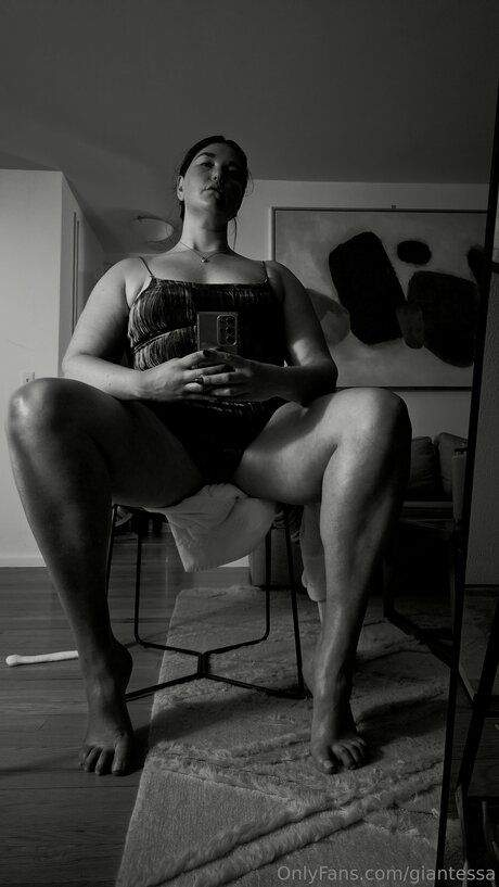 Giantessa sexy actress images