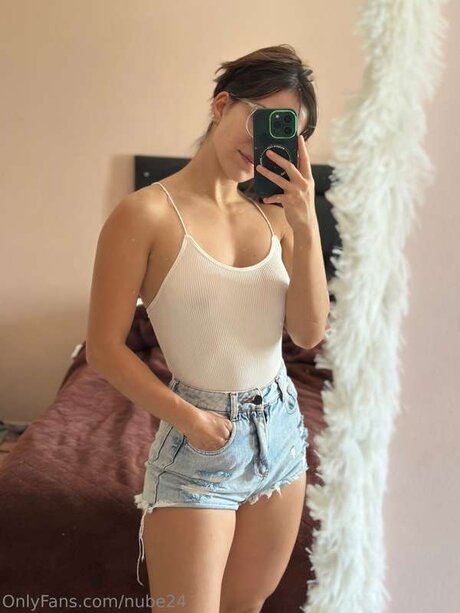 Camile2303 pretty model img