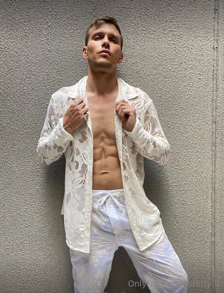 Pretty B model hd photo