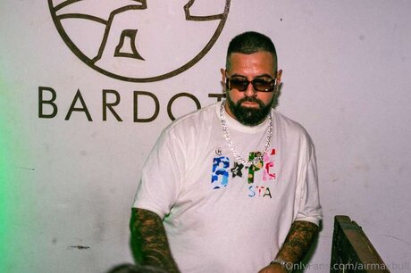 Airmaxbull star sex photo