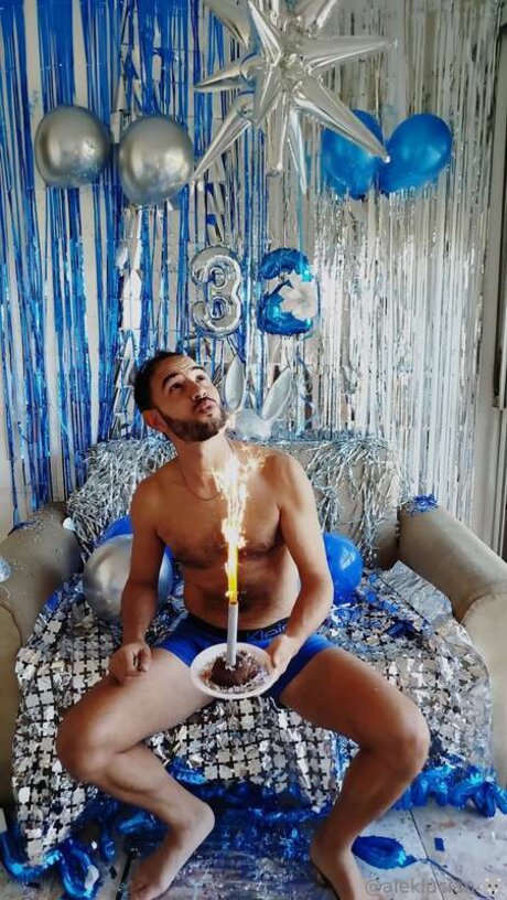 Aleklucian model hd photo