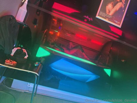 Khloe Deville hot actress picture