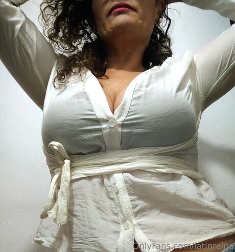 Latinreina nude model photos