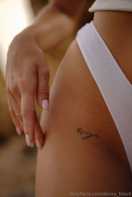 Lexxy Black model perfect pic