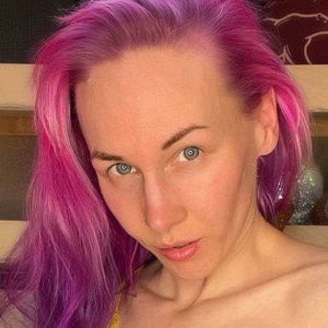 Nerdprincess beautiful model img