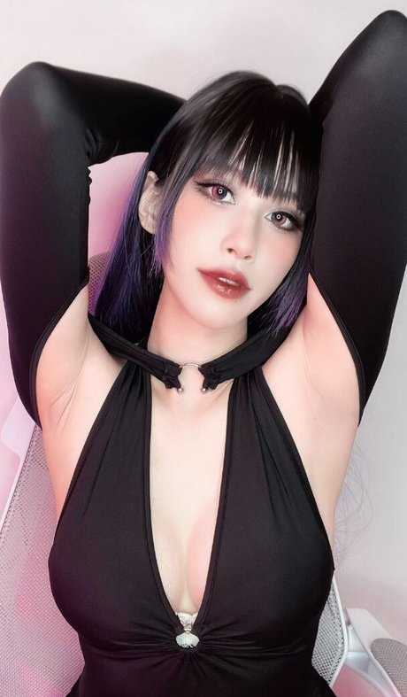 EarniesHime adult actress pics