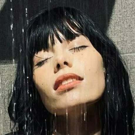 Prescindible art actress gallery