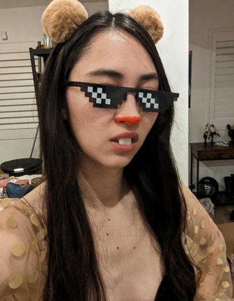 Ovilee May hot actress photo