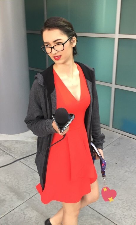 Ovilee May erotic star photo