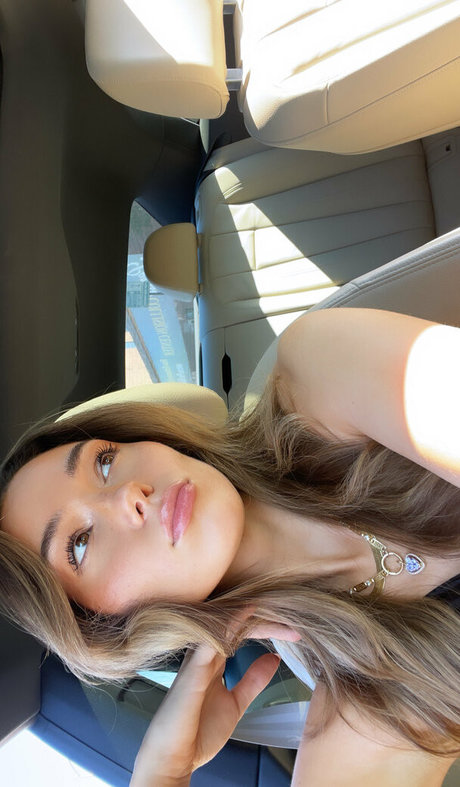 victoriamyers adult model picture