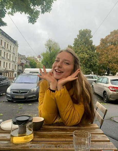 funnybunnykiss star high quality photo