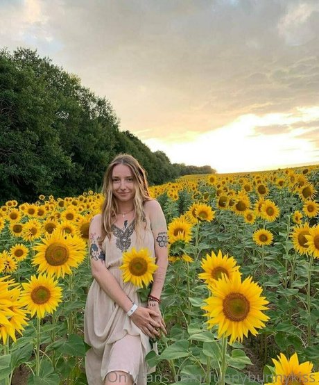 funnybunnykiss naked star archive