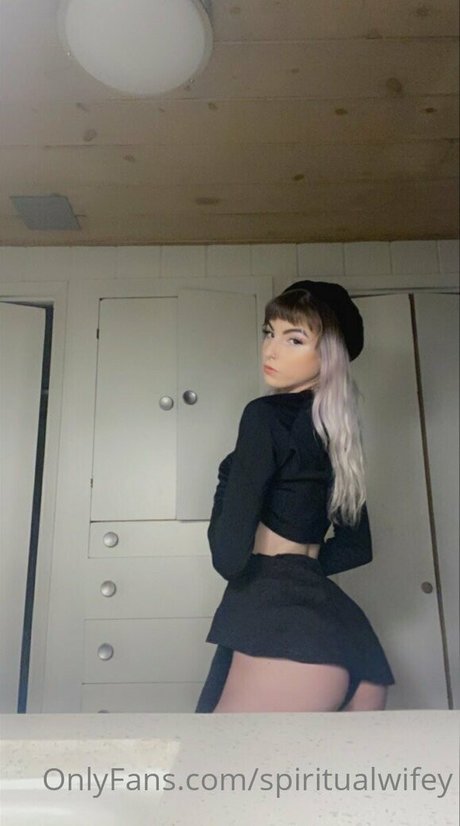 spiritualwifey model exclusive pic