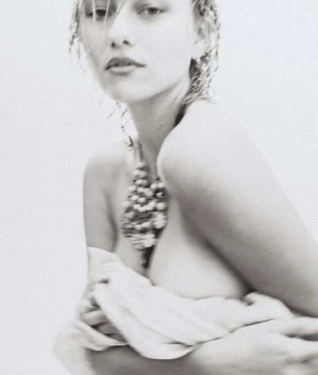 Ella Kernkamp hot pornstar pics