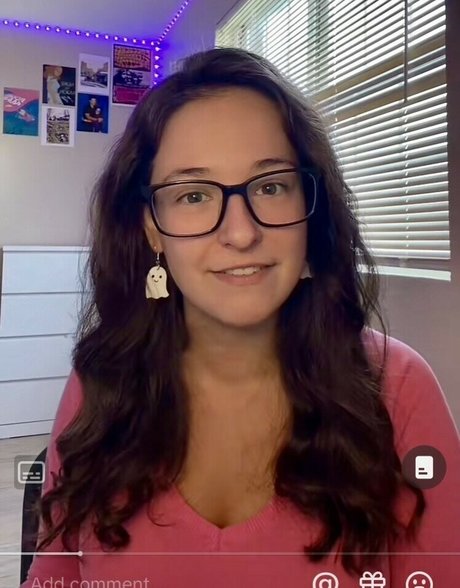 Zara Zahavah pretty pornstar photo