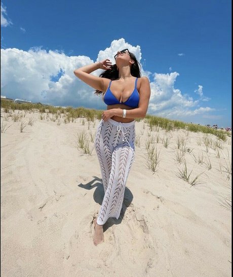 Lisa Sandson model porn photo