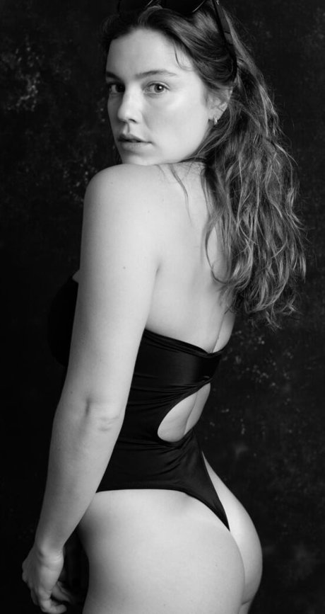 Alice Wegmann pretty actress img