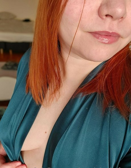 jasminharlotfree actress pic