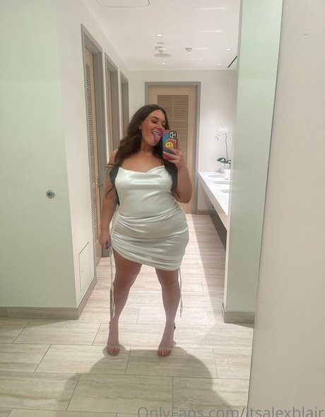 itsalexblair model naked image