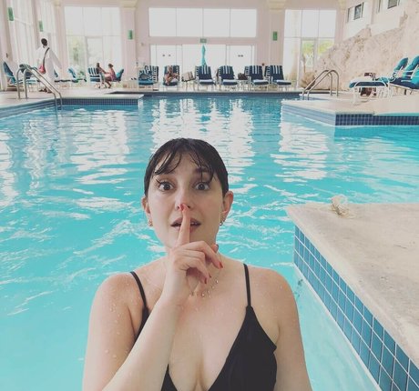 Allison Raskin model nudes photos