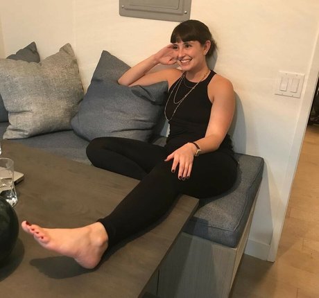 Allison Raskin pornstar nude galleries