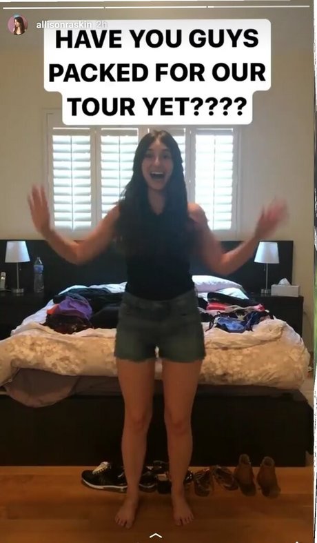 Allison Raskin naked star images