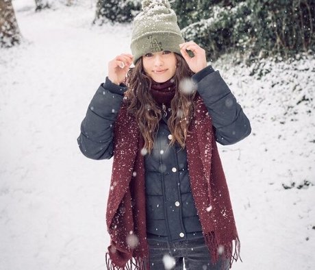 Holly Earl model naked photos