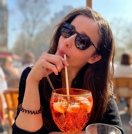 Holly Earl pornstar high quality gallery