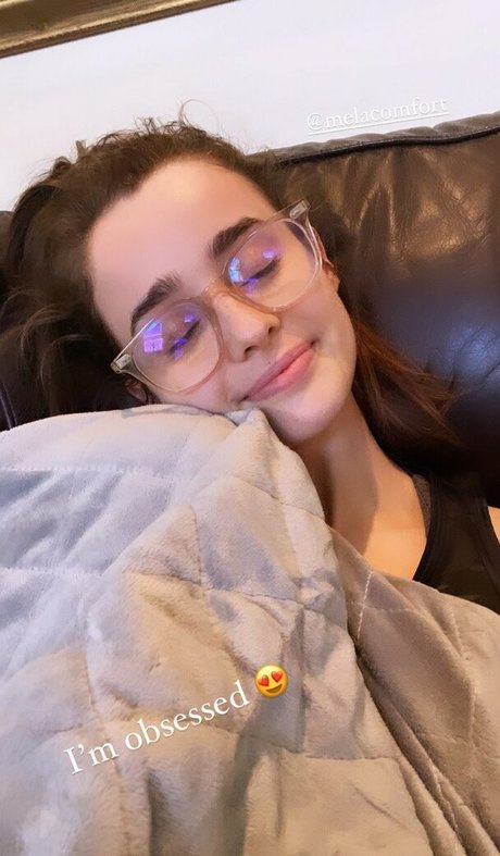 Holly Earl naked pornstar img