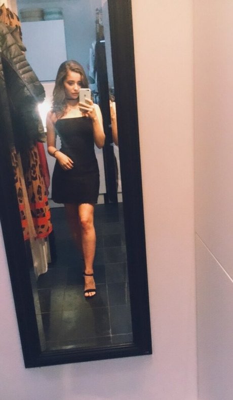 Holly Earl perfect actress photos