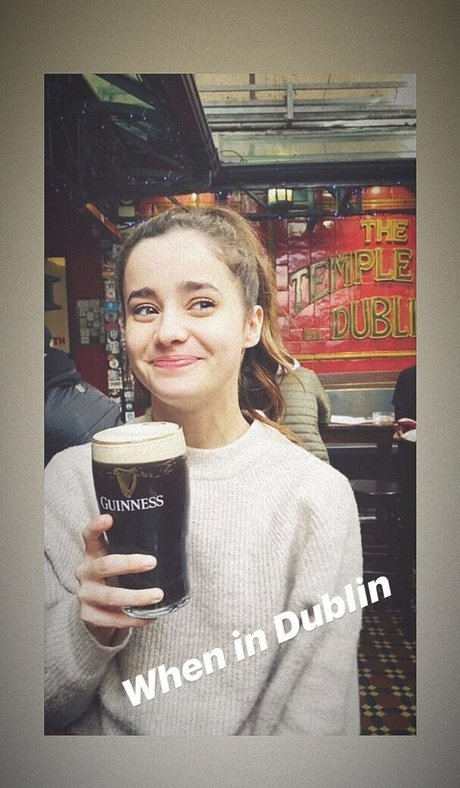 Holly Earl model nice gallery