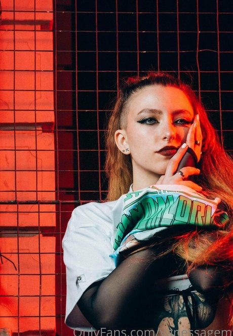 vanessagem model pretty photo